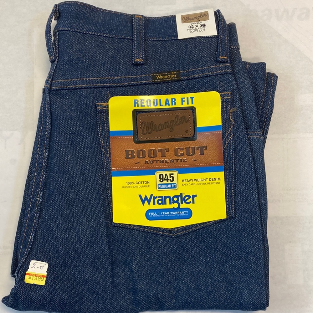 New with tags. Mens Wrangler 945 Regular fit jeans. Size 32x36.
